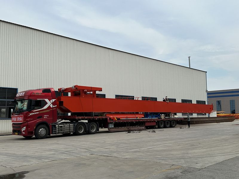 重慶某公司采購我公司一臺(tái)新式雙梁通用橋式起重機(jī)。