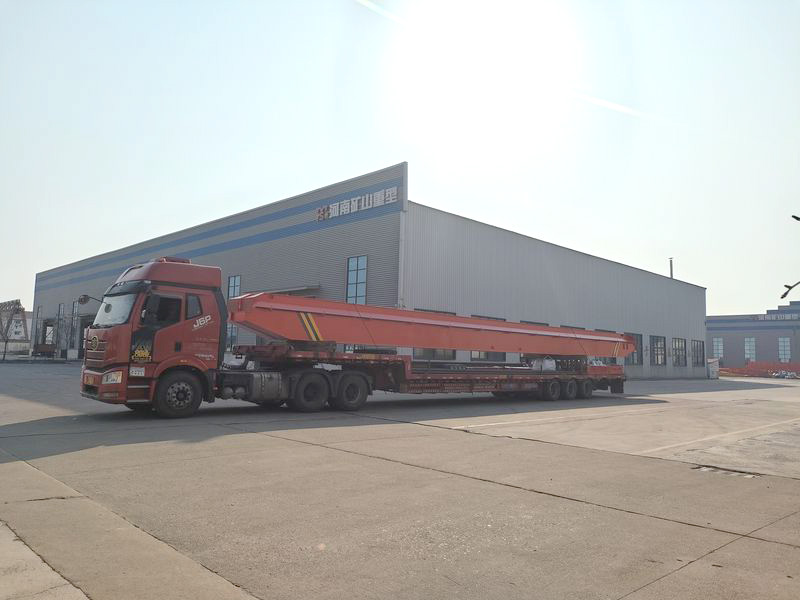 兩臺10噸跨度22.5米的電動單梁起重機(jī)，發(fā)往湖北黃岡