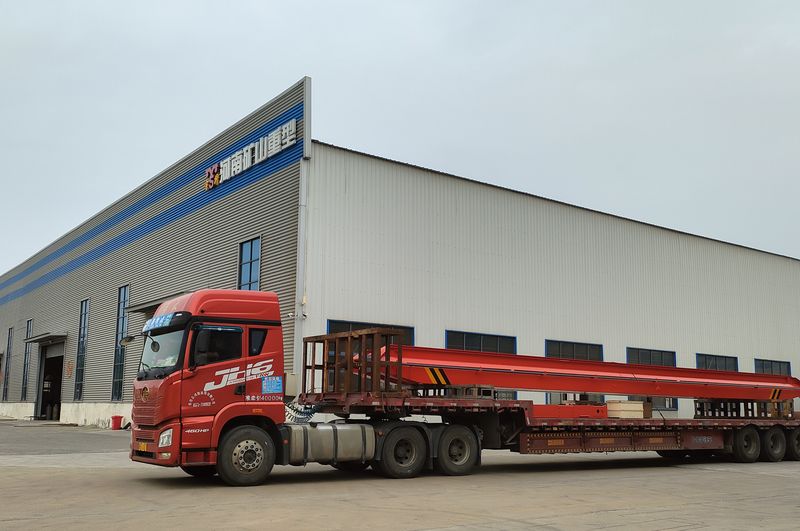 電動單梁起重機3臺 LD5t—16.8m LD3t—16.5m /2臺 制作完成，發(fā)往江西南昌交付客戶使用。